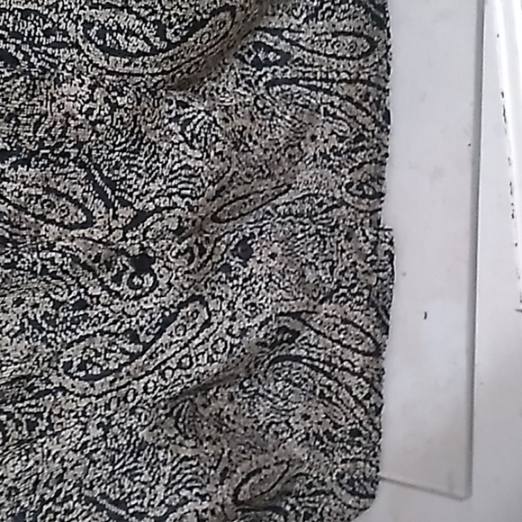 Like New Nicola Small/Medium Tan Black Design Lon Sleeves Top - Picture 8 of 9